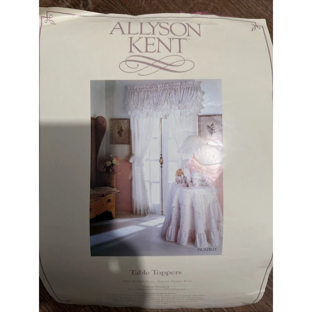 Vintage Allyson Table Topper Romantic Pink 70